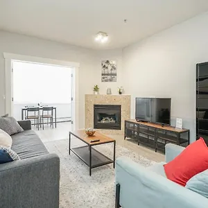New Cozy 2 Bedrooms W Parking , Calgary Canada